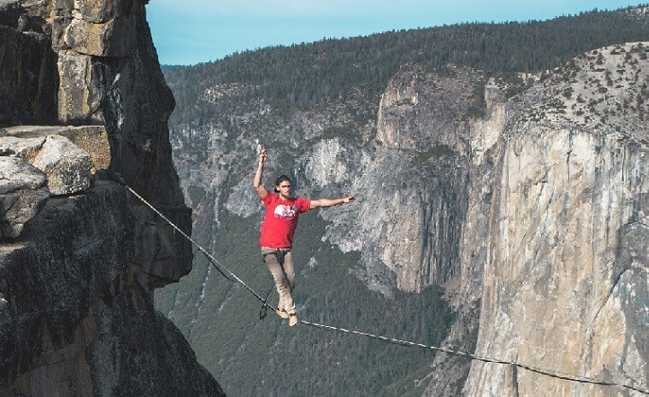 slackline entre montanhas